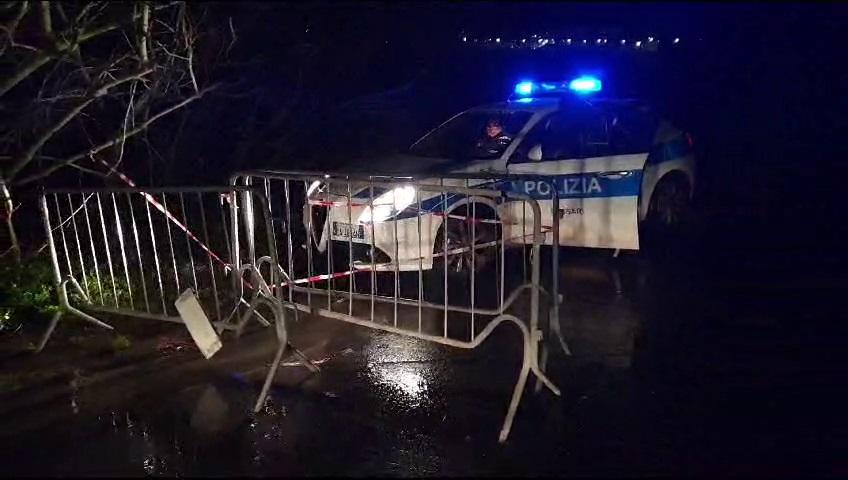 «Il viadotto perde pezzi, lo stanno chiudendo»: Whatsapp in tilt a Sassari ma erano soltanto calcinacci