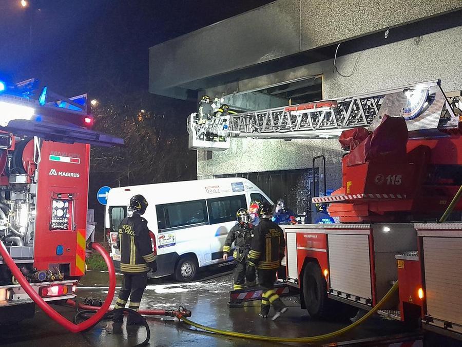 Reggio Emilia, incendio distrugge gli uffici di un’associazione in via Sicilia