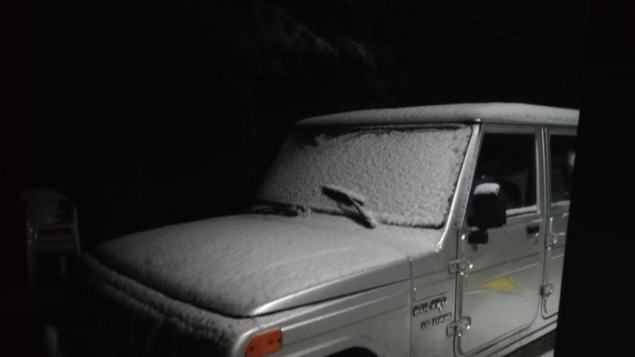 
	La neve caduta a Fonni ha imbiancato le auto

