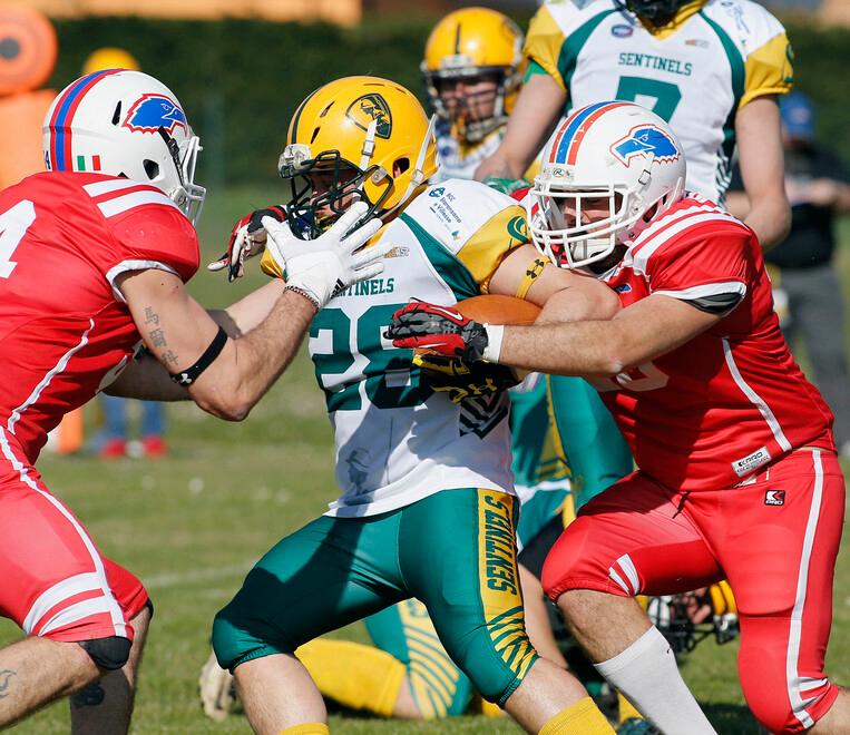 Ferrara, Flag football e foto con saluti fascisti: «Golfieri estraneo, subito dissociato»