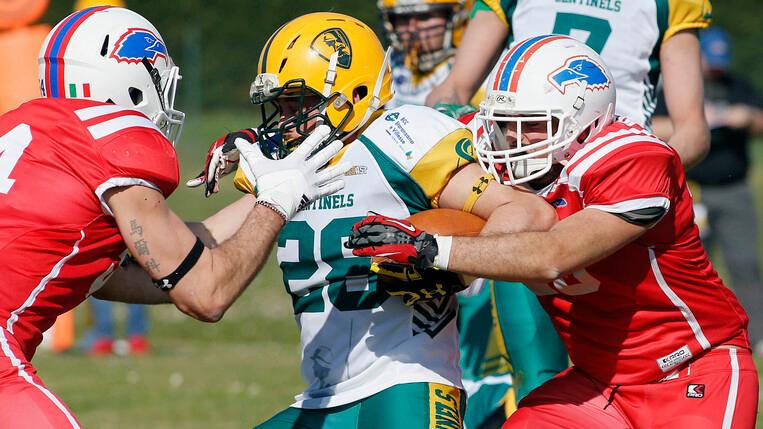 Ferrara, Flag football e foto con saluti fascisti: «Golfieri estraneo, subito dissociato»