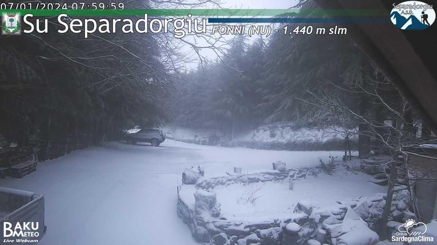 La Sardegna si risveglia con le cime innevate: tra Fonni e Desulo il paesaggio è un incanto