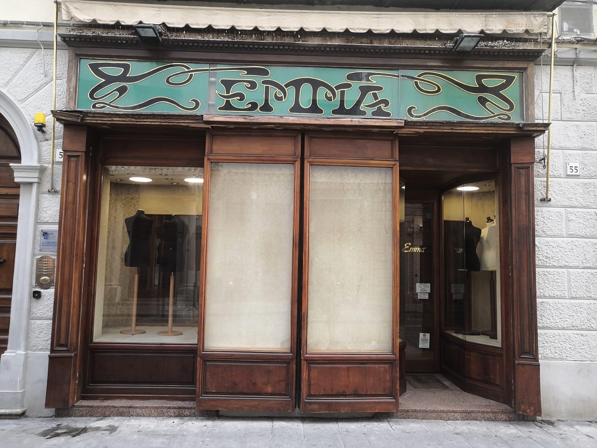 Il negozio “Emma” di via Ricasoli che ha chiuso per sempre: in centro è finita un’epoca