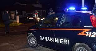 Sorpreso a rubare in un furgone, prende a pugni l’anziano proprietario