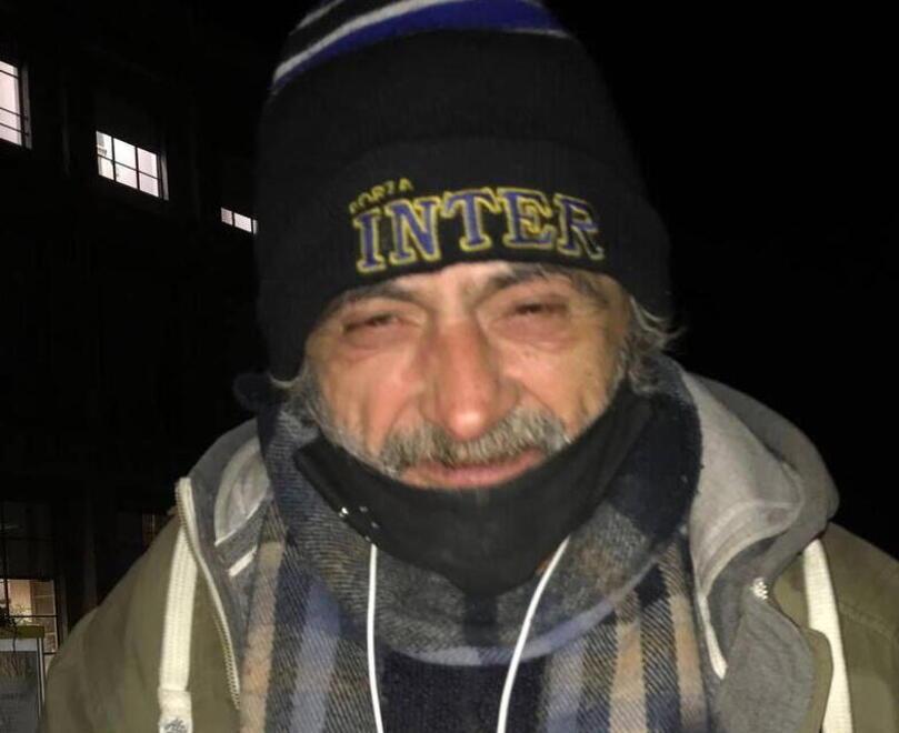 Pisa, una fiaccolata in ricordo di Kruno: il senzatetto morto in strada a cui tutti volevano bene<br>
