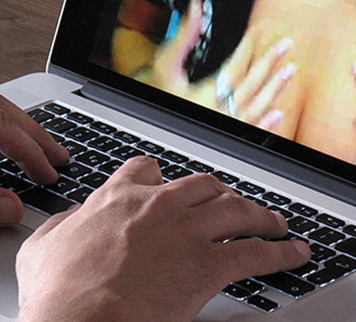 Lucca, video ricatto sessuale: otto casi in un mese