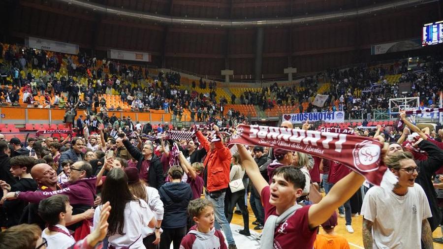 La festa amaranto al Modigliani Forum (foto Franco Silvi)