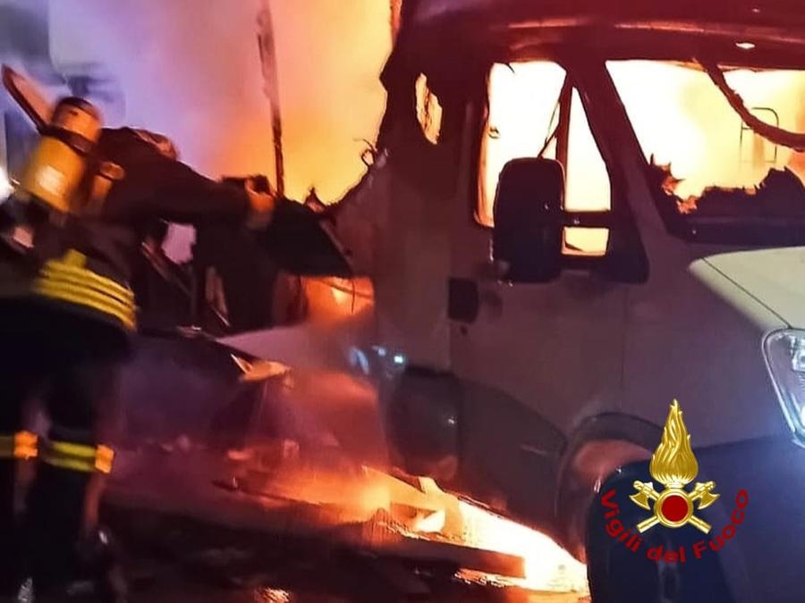 Santa Croce, esplode bombola di Gpl nel rogo di un camper