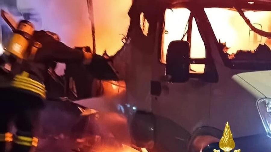 Santa Croce, esplode bombola di Gpl nel rogo di un camper