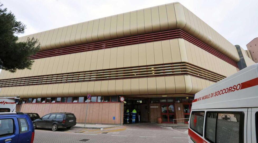L’ingresso del pronto soccorso dell’ospedale di Villamarina a Piombino (foto Paolo Barlettani)