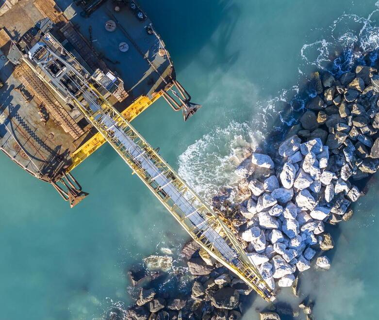 Marina di Pisa, operazione sicurezza sul porto: «Dobbiamo saldare le dighe, ecco il progetto»<br>
