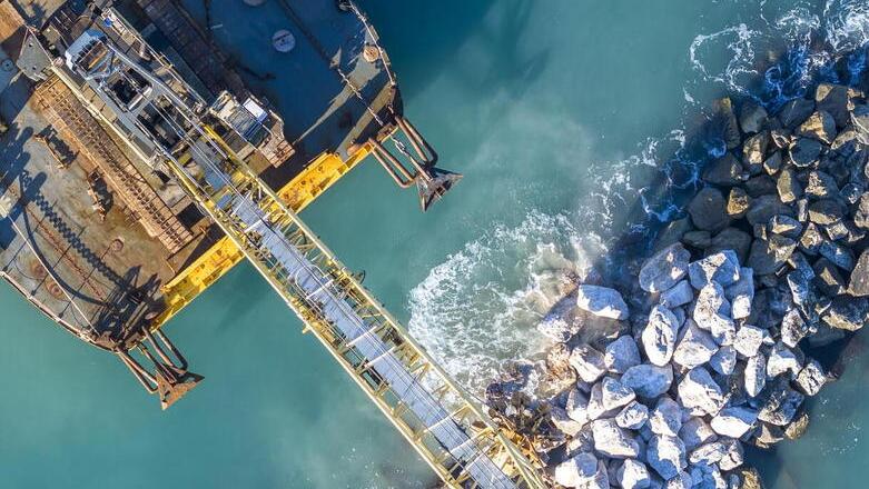 Marina di Pisa, operazione sicurezza sul porto: «Dobbiamo saldare le dighe, ecco il progetto»<br>