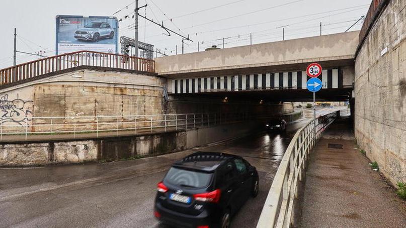 Il sottopasso dov'è avvenuto lo scippo (foto Autovino)
