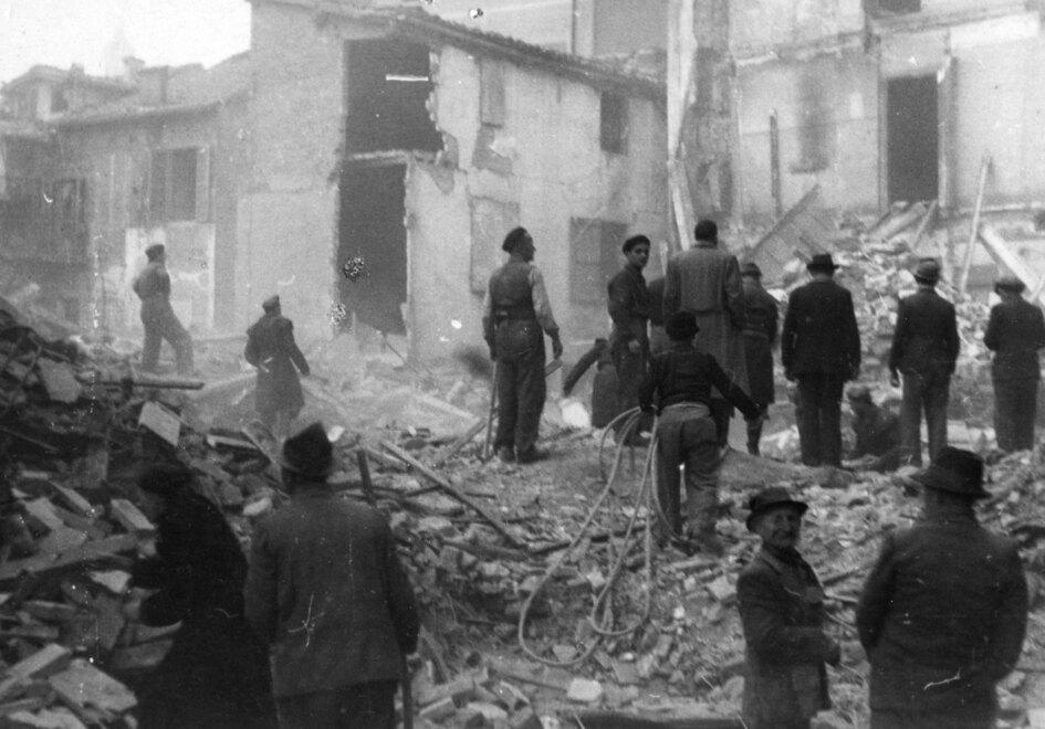 A 80 anni di distanza  la città intera ricorda le bombe sulle Reggiane