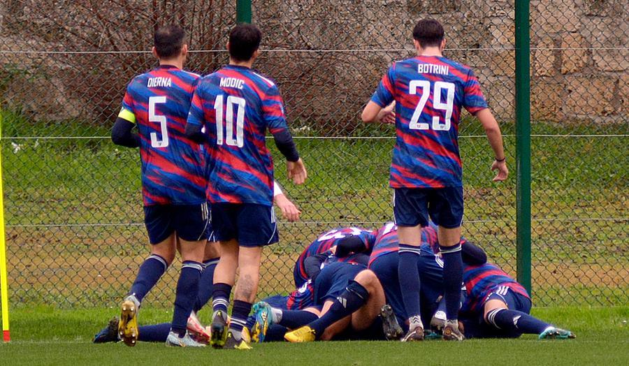 
	L&rsquo;esultanza dei bianco rossobl&ugrave; dopo il gol di Regoli (foto Giancarlo Grassi)

