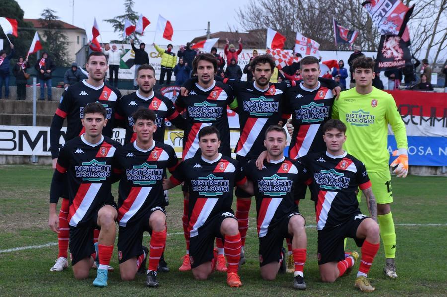 
	La formazione schierata del Grosseto a Sansepolcro (foto Us Grosseto 1912 Noemy Lettieri)

