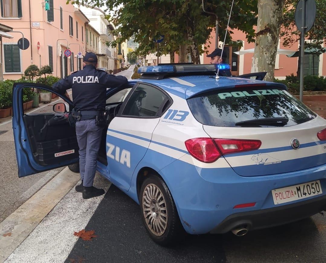 Una volante della polizia (foto d'archivio)