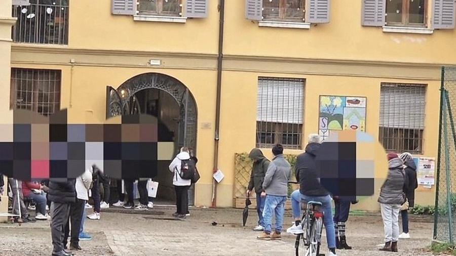 Reggio Emilia, studente sardo di 13 anni muore mentre sale le scale di scuola