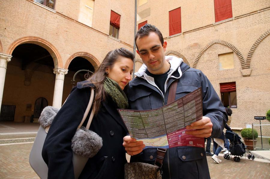 
	Turisti a Ferrara, foto archivio

