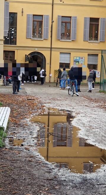 Si accascia sulle scale di scuola: Riccardo muore a 13 anni per un malore