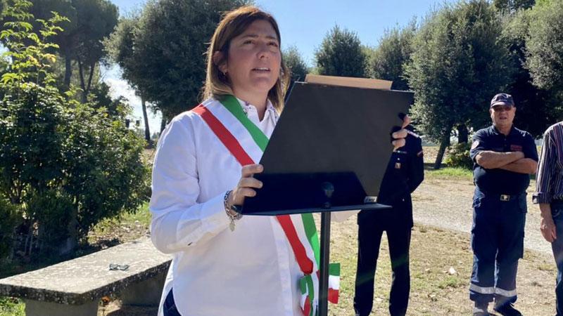 La sindaca Giulia Deidda durante un evento pubblico del Comune di Santa Croce