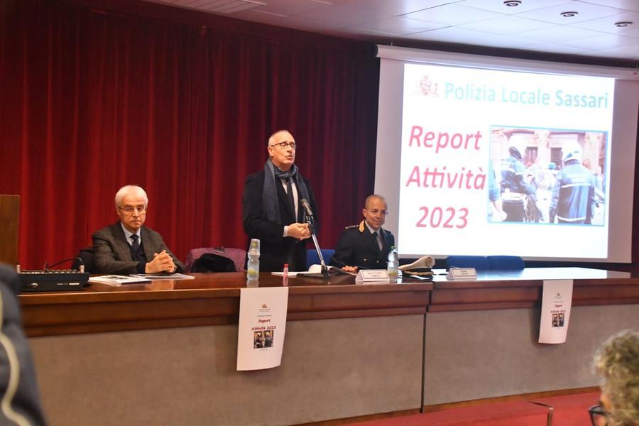 
	Il sindaco Nanni Campus e a destra il comandante Gianni Serra (foto Mauro Chessa)

