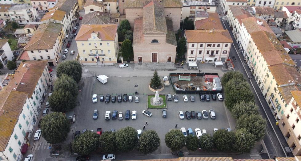 Una veduta dall’alto di piazza Boccaccio a Certaldo