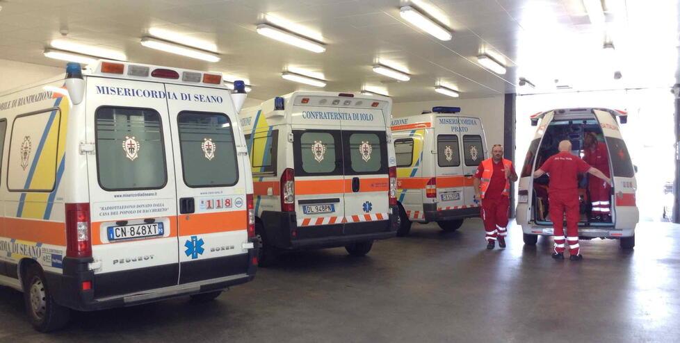 Ambulanze al pronto soccorso dell’ospedale Santo Stefano (foto archivio)