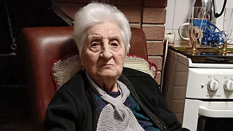 La signora Lina  Giannini, 103 anni, è la persona più anziana del paese di  Casabasciana (foto Fb)
