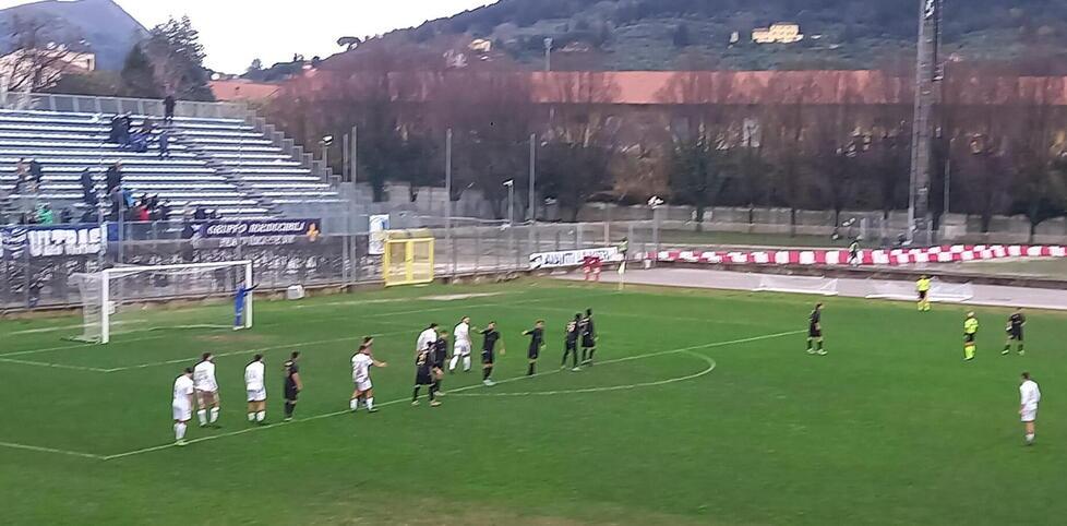 Un momento della partita tra Prato e Carpi