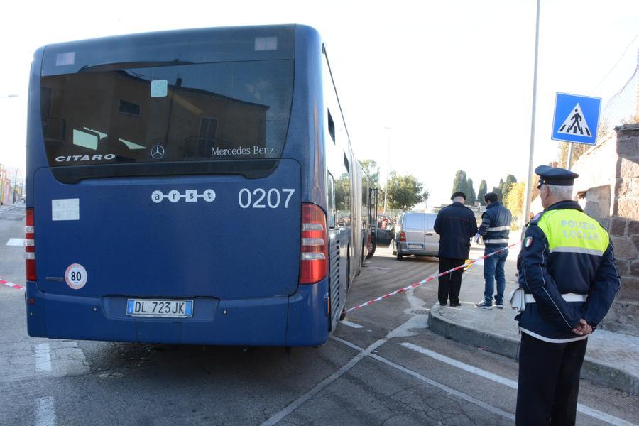 -
ANTONIO MELONI IL RAGAZZINO TRAVOLTO DALL'AUTOBUS DELL'ARST IL LUOGO DELLA DISGRAZIA 
