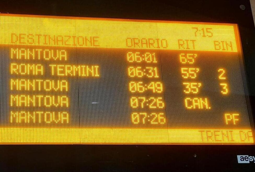 Passaggio a livello in tilt: treni in grave ritardo tra Rolo e Carpi