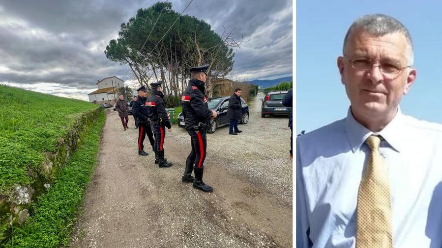 I carabinieri nel luogo in cui è stato trovato il corpo e la vittima, Alessio Cini