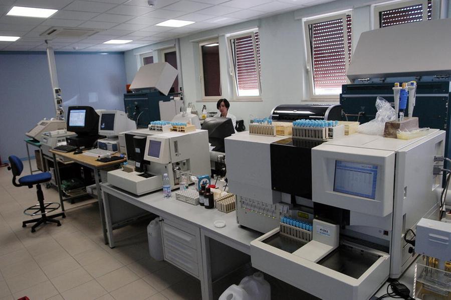
	Il laboratorio di analisi dell'ospedale San Francesco

