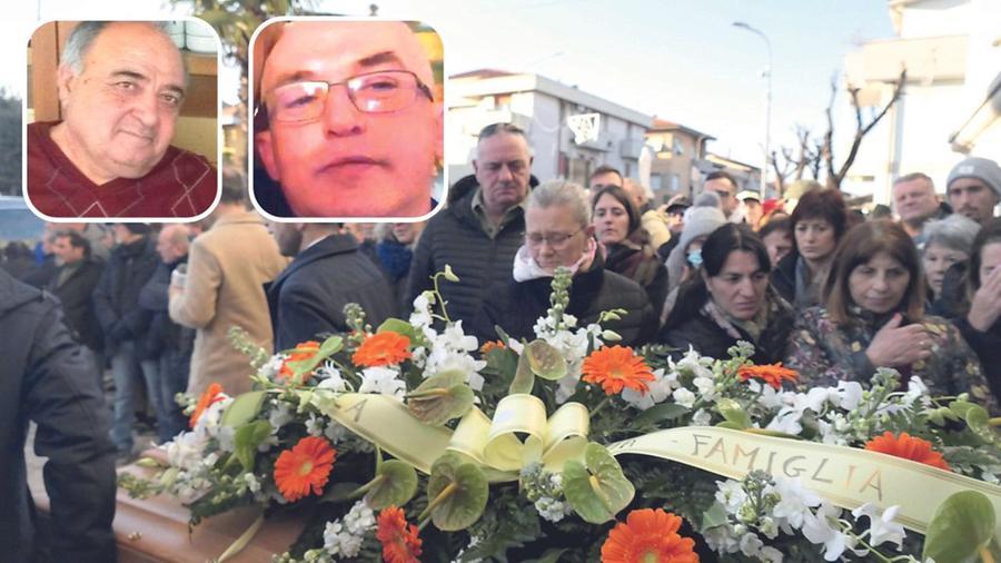 
	I funerali dei due cacciatori, da sinistra Giorgio Montemagni e Andrea Pardini

