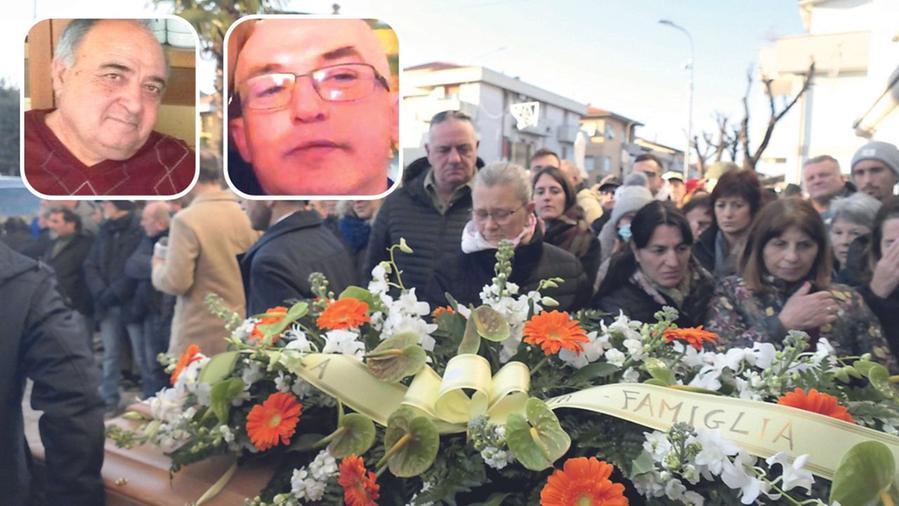 I funerali dei due cacciatori, da sinistra Giorgio Montemagni e Andrea Pardini