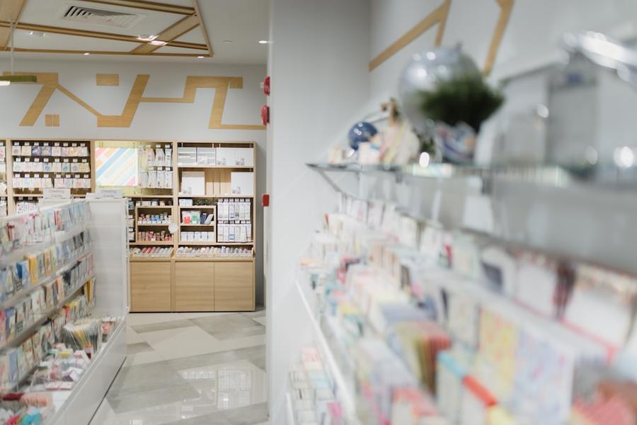 
	Una farmacia

