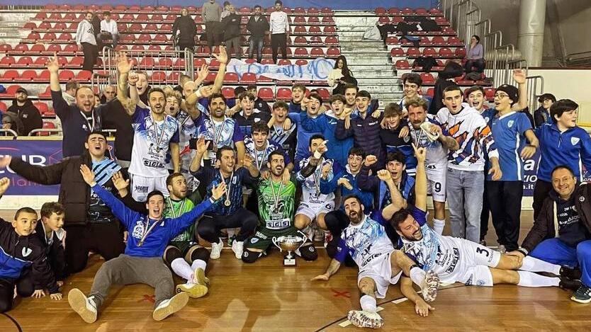 La gioia del team del Versilia calcio a 5