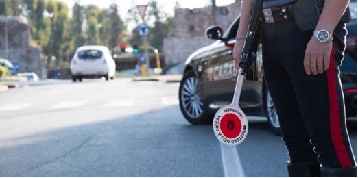 Pisa, in scooter a zig zag davanti al comando dei carabinieri: tasso alcolemico otto volte il consentito