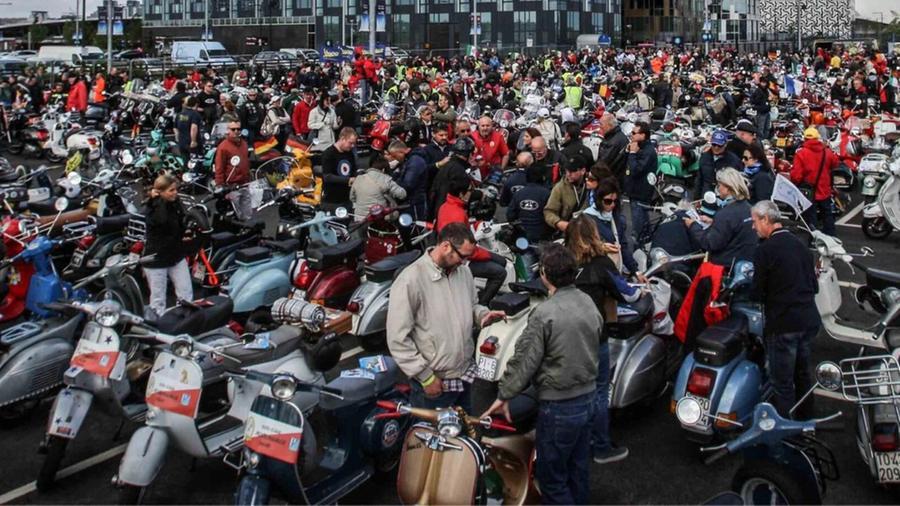 Pontedera, boom di iscritti al raduno mondiale Vespa di aprile: superata quota 5mila in poche ore