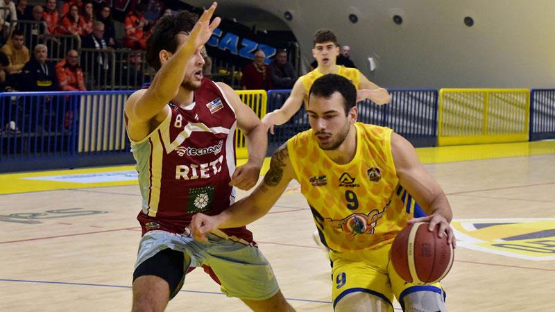 Lorenzo De Zardo in azione contro Rieti (foto PaBar)