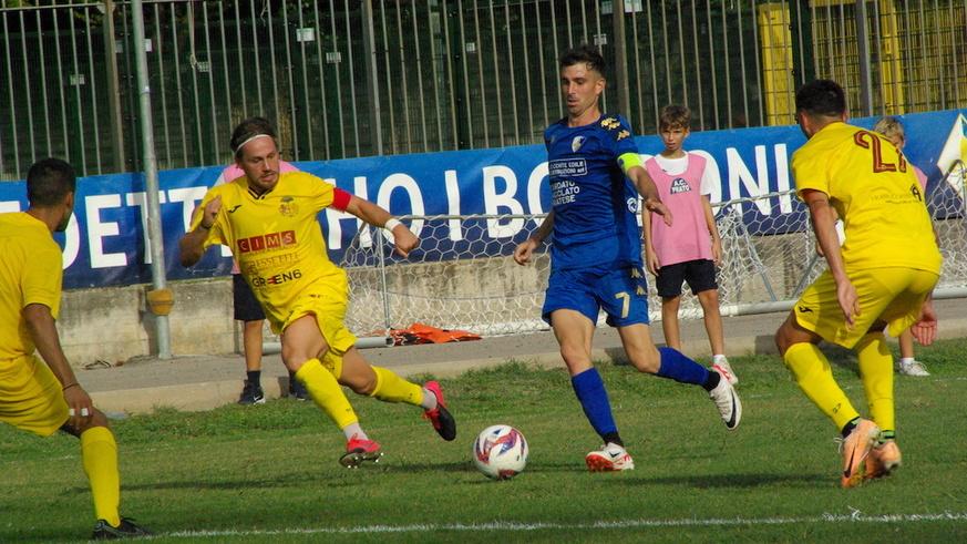 Un momento della sfida tra Prato e Ravenna nel girone di andata