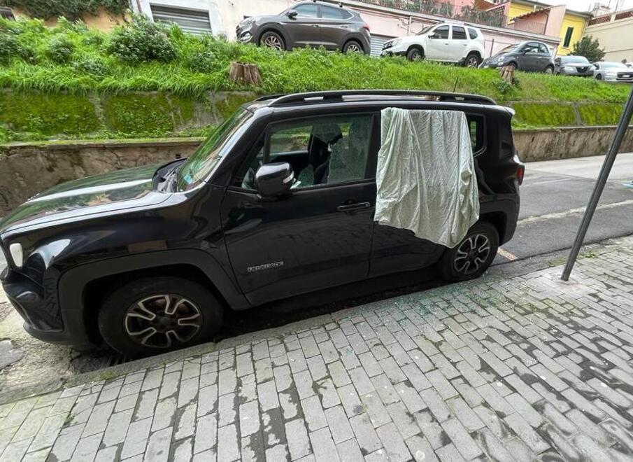Pontedera, vandalismi, violenze e rifiuti in strada: «Qui non stiamo tranquilli»<br>
