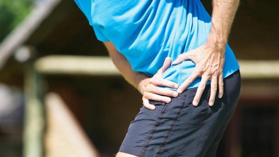 Osteoartrosi, cos’è la patologia che distrugge la cartilagine: a Pisa lo studio innovativo per “bloccarla”