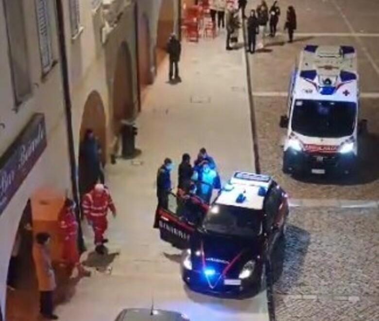 Scandiano, ubriaco devasta una enoteca e ferisce il titolare e un cuoco