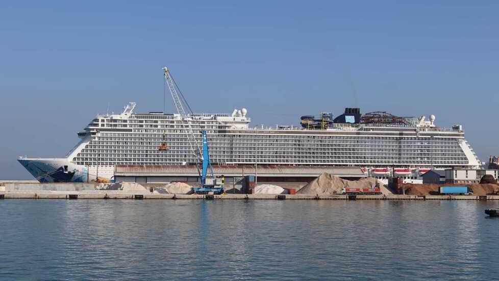 La Norwegian Escape in porto a Livorno (foto d’archivio)