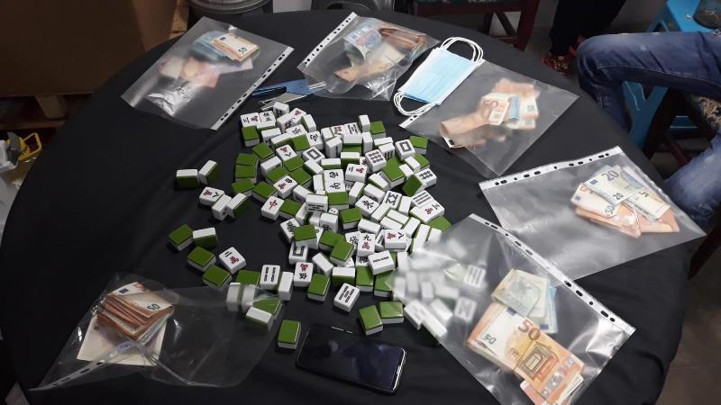 Prato, una maxi-bisca clandestina scoperta dalla polizia: 38 denunciati