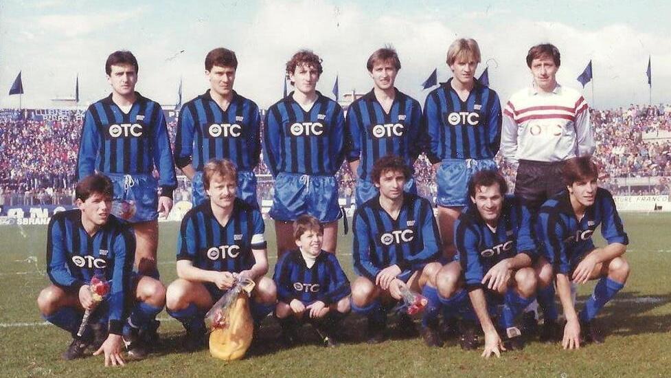 La formazione del Pisa edizione 1985/1986 che in Serie A riuscì a vincere in casa del Napoli