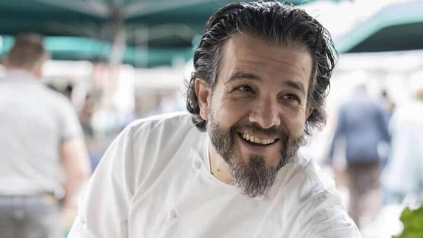 Da Gadoni a Bolzano, lo chef Claudio Melis è sempre ai fornelli con l’isola nel cuore e la stella Michelin sul petto