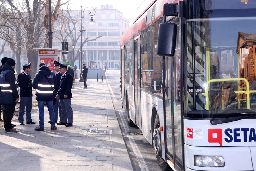 Trasporto pubblico a Reggio Emilia, autisti di Seta in ginocchio: «Turni di 14 ore al giorno per avere stipendi da fame»